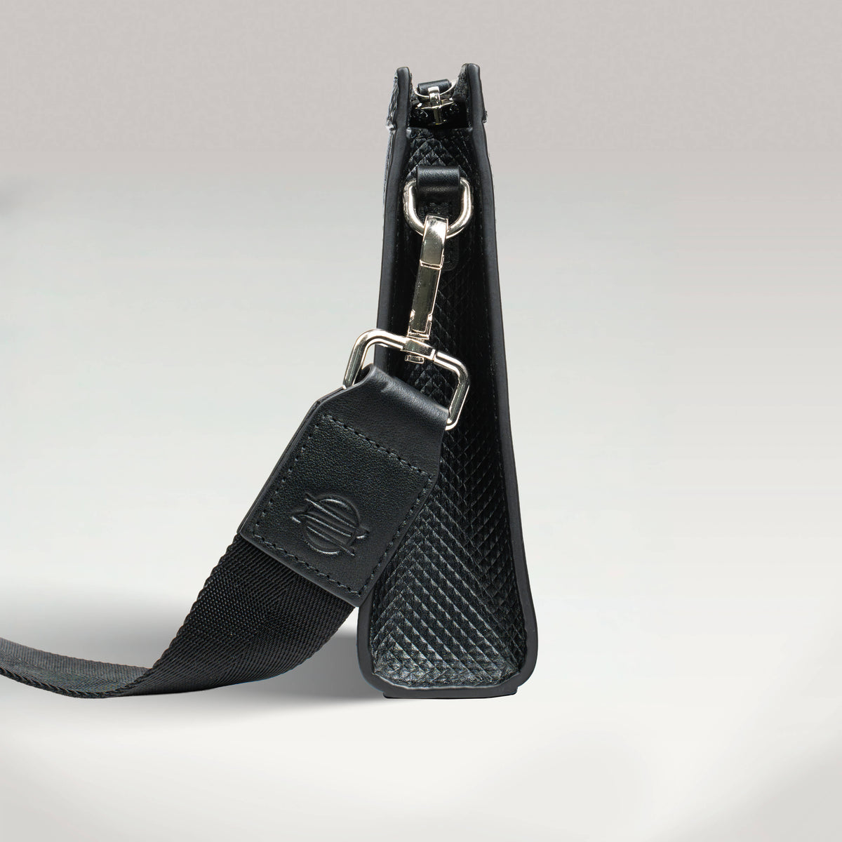 [Colour:Obsidian Black]